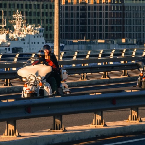 В Кронштадт и Петергоф — на мотоциклах
