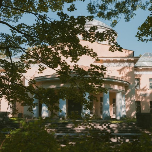 Прогулка на лошадях и визит к северным оленям