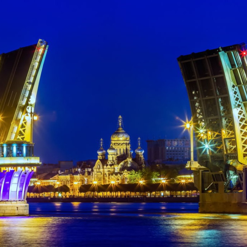 Петербург в летнюю ночь: атмосферная прогулка на катере и развод мостов