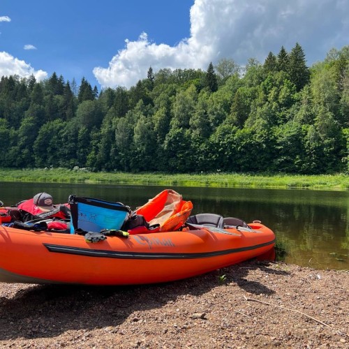Течёт река Волга: лёгкий сплав на байдарках (всё включено)