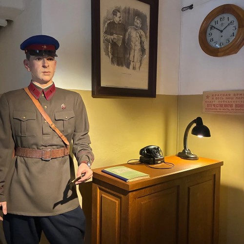 Школа фрейлин, штаб-квартира Ленина и бункер Жданова: двухвековая история Смольного