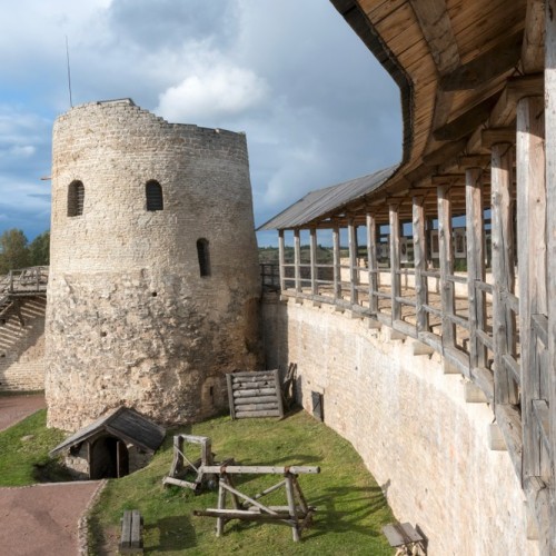 Вдоль железных дорог на встречу с историей: на круизном поезде в Новгородскую и Псковскую области