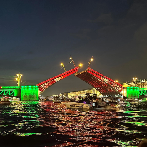 Прогулка на катере: развод мостов в Санкт-Петербурге