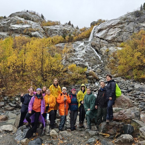 А давай в Домбай? Треккинг без рюкзаков