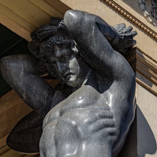 Однодневная групповая экскурсия по Петербургу и Петергофу на автобусе