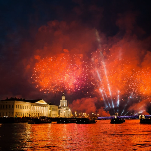 Салют Победы с теплохода: главный фейерверк страны