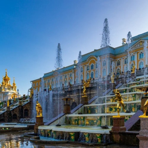 Из Санкт-Петербурга в Петергоф и Кронштадт: 2 города за 1 день