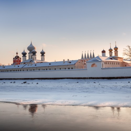 Монастыри Тихвина: из Петербурга — к чудотворным иконам