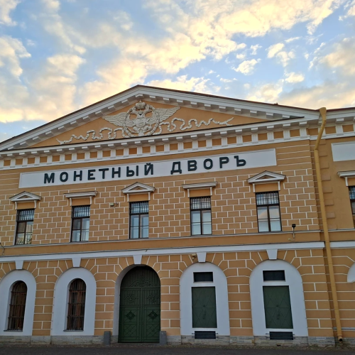 Полуденный выстрел и колоннада Исаакиевского собора