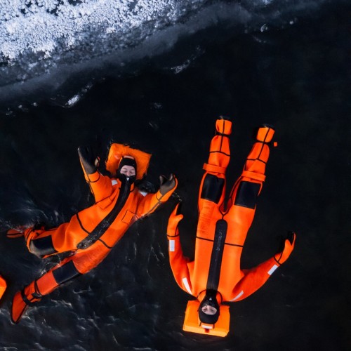 «Всё включено» на Кольском: охота за сиянием, снежное сафари, айс-флоатинг, арктическая кухня