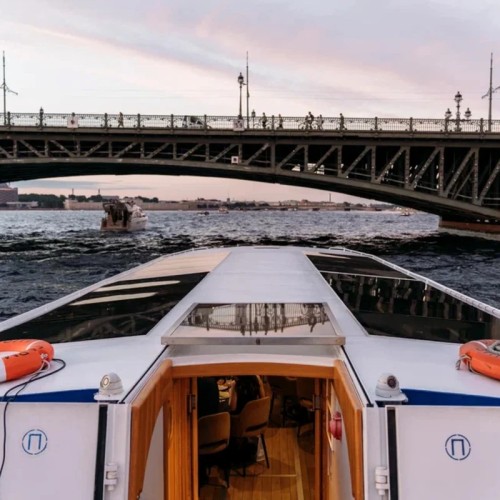 По рекам и каналам Северной столицы