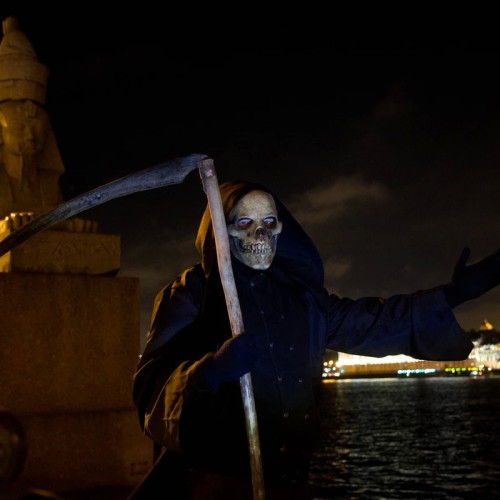 Прогулка со Смертью по Васильевскому острову