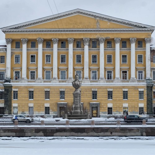 Необычные памятники Петербурга