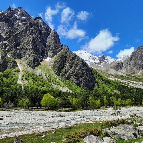 Треккинг налегке у подножия священной горы Уллу-Тау (комфорт размещения на выбор)