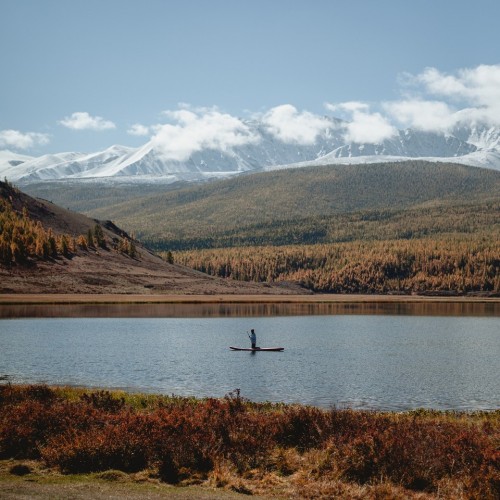 Тур на Алтай с фотографом: эстетичные кадры, съёмки с реквизитом, глэмпинги и топовые места