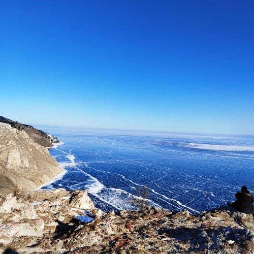 Побережье Прибайкальского национального парка зимой в мини-группе