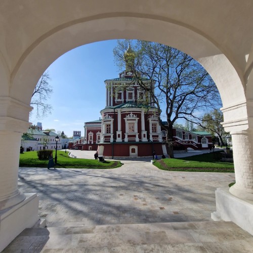 Светская экскурсия в прошлое и настоящее Новодевичьего монастыря