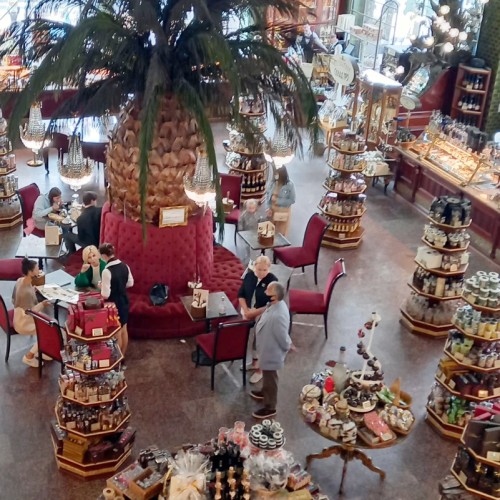 Сладкий маршрут по Невскому проспекту (в мини-группе)