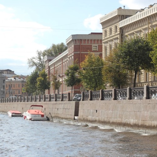 По рекам и каналам Северной столицы