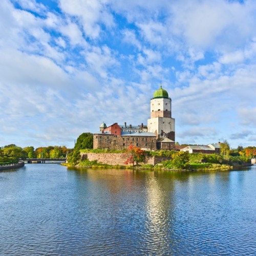 В старинный Выборг — на комфортабельном авто из Петербурга