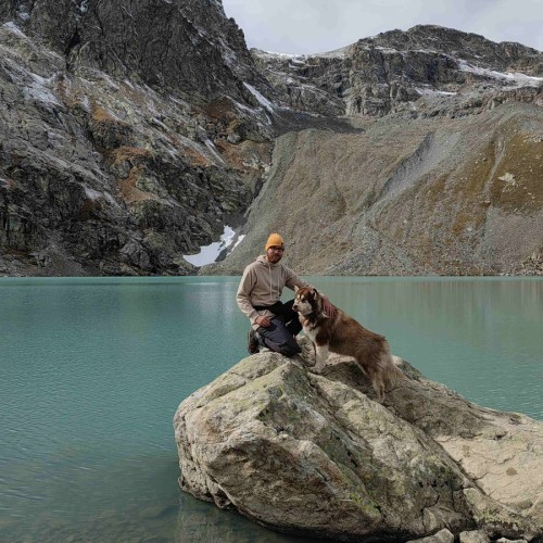 Если с другом вышел в путь: треккинги в Архызе в компании маламута (в мини-группе)