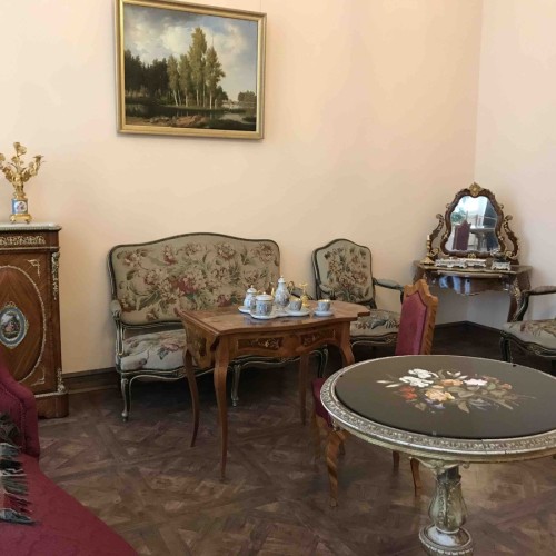 В Екатерининский и Александровский дворцы — из Петербурга