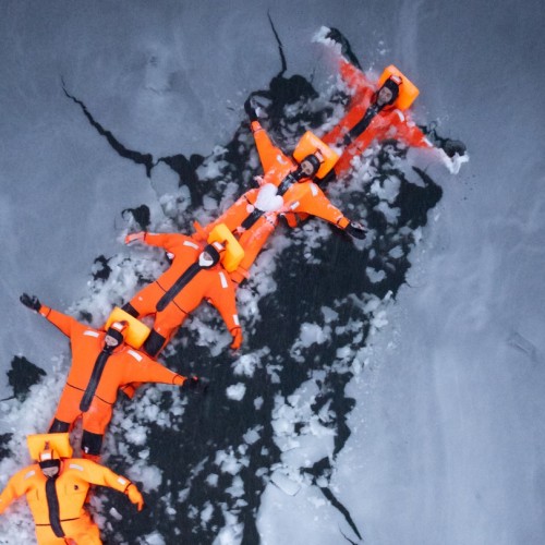 «Всё включено» на Кольском: охота за сиянием, снежное сафари, айс-флоатинг, арктическая кухня