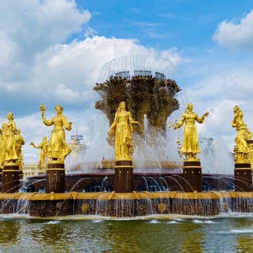 ВДНХ и тайны цветочной планеты: весёлый квест для взрослых и детей