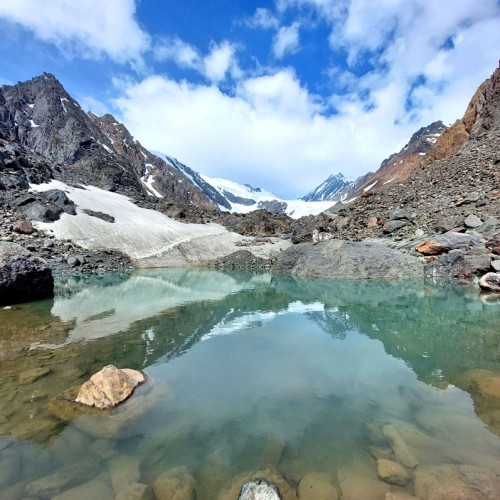 К ледникам: треккинг налегке в ущелье Актру с проживанием на турбазе