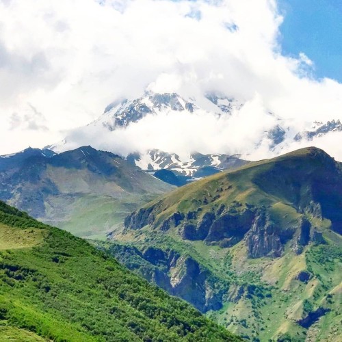 Кавказское ассорти со вкусом вина: путешествие по Грузии и 6 живописным ущельям Осетии