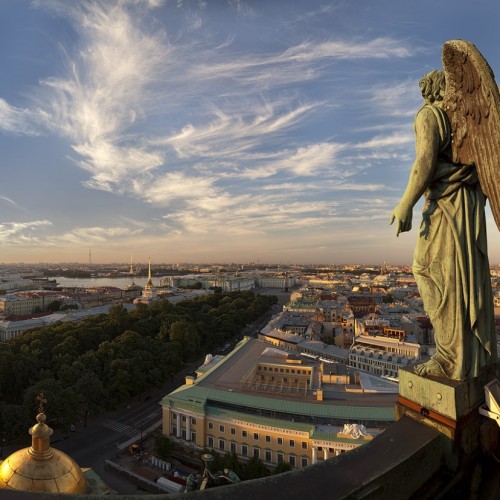В главной роли — Петербург!
