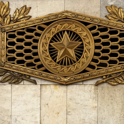 Петербургский метрополитен: обзорная экскурсия по историческим станциям метро