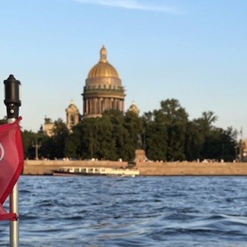 Золотой купол Исаакиевского собора — с воды