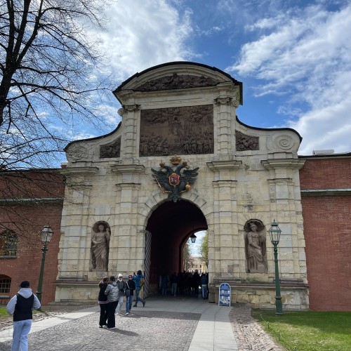 Трансфер из аэропорта или вокзала с обзорной экскурсией по Петербургу