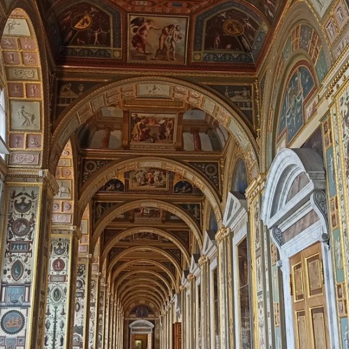 Шедевры Эрмитажа + парадная жизнь Зимнего дворца (билеты включены)