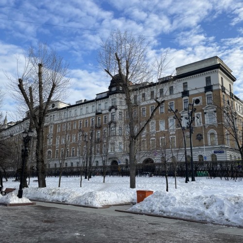 Сретенка: смешение святого и грешного