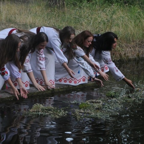 Когда вода, огонь и травы пропитаны магией: праздник Ивана Купала на Селигере