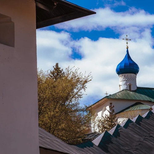 Каменные стражи Северной Руси: Псков, Изборск и Печоры