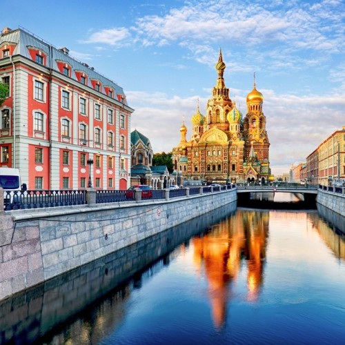 Петра творения за выходные из Москвы: Северная столица, Кронштадт, Петергоф