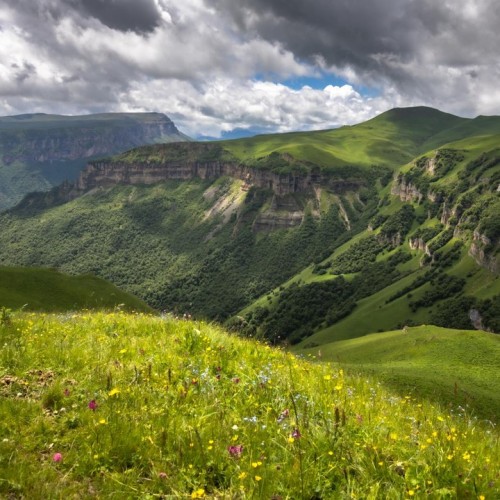 Приключения среди Кавказских гор: от плато Бермамыт до Чегемских водопадов