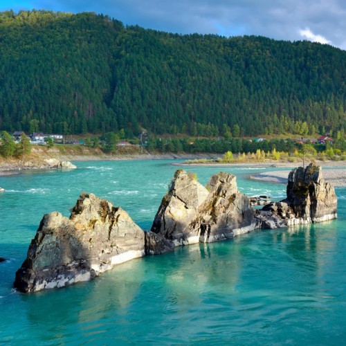 Тур «всё включено» на Алтай: главные локации, моторафтинг и лёгкий треккинг