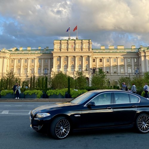 Трансфер в аэропорт Петербурга или из него с обзорной экскурсией в пути