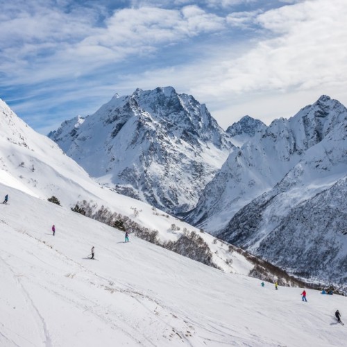 В Архыз и Домбай с комфортом: лыжи, квадроциклы, снегоходы и релакс в бане
