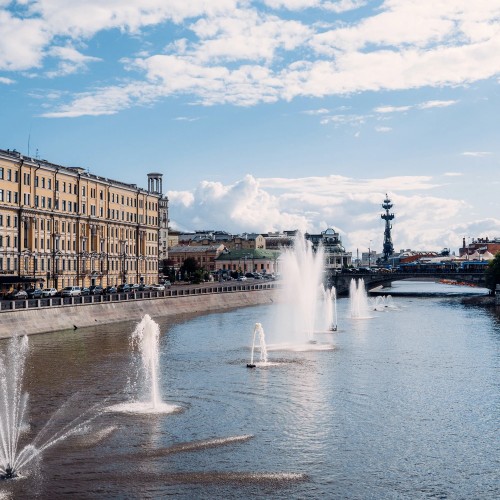 Пречистенская набережная. Новая жизнь Старой Москвы