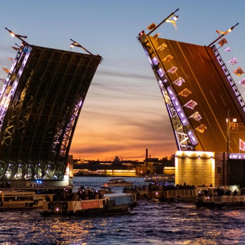 Романтика белых ночей и разводных мостов