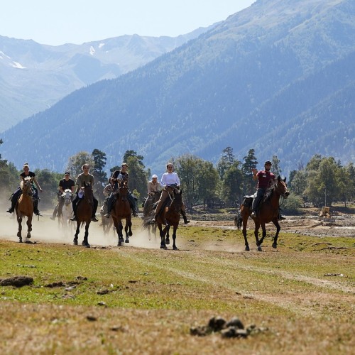 Галопом по Карачаево-Черкесии: конный выезд для опытных всадников