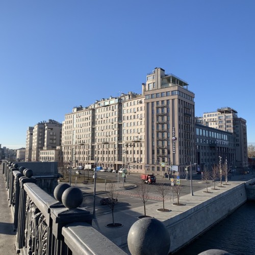 Экскурсия по Дому на набережной с его жителем + выход на панорамную крышу