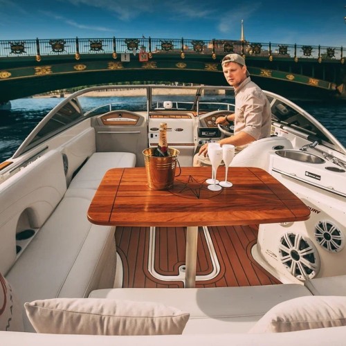 Петербург с воды и разводные мосты: на катере Mustang с капитаном