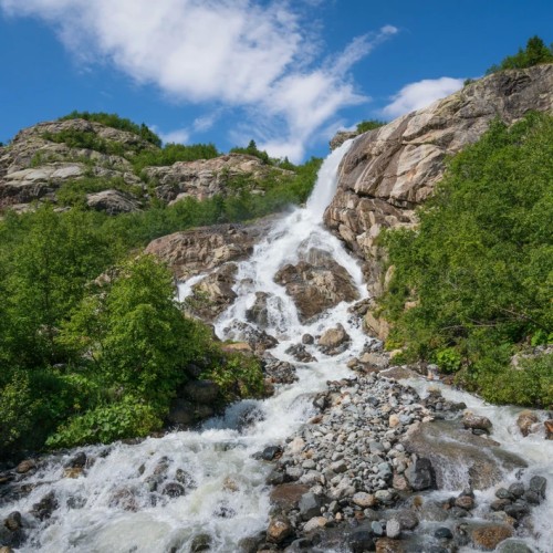 На джипах к водопадам Домбая и Архыза: индивидуальный отпуск с лёгкими треккингами