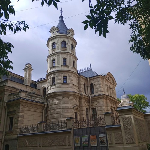 Истории и судьбы петербургской Коломны